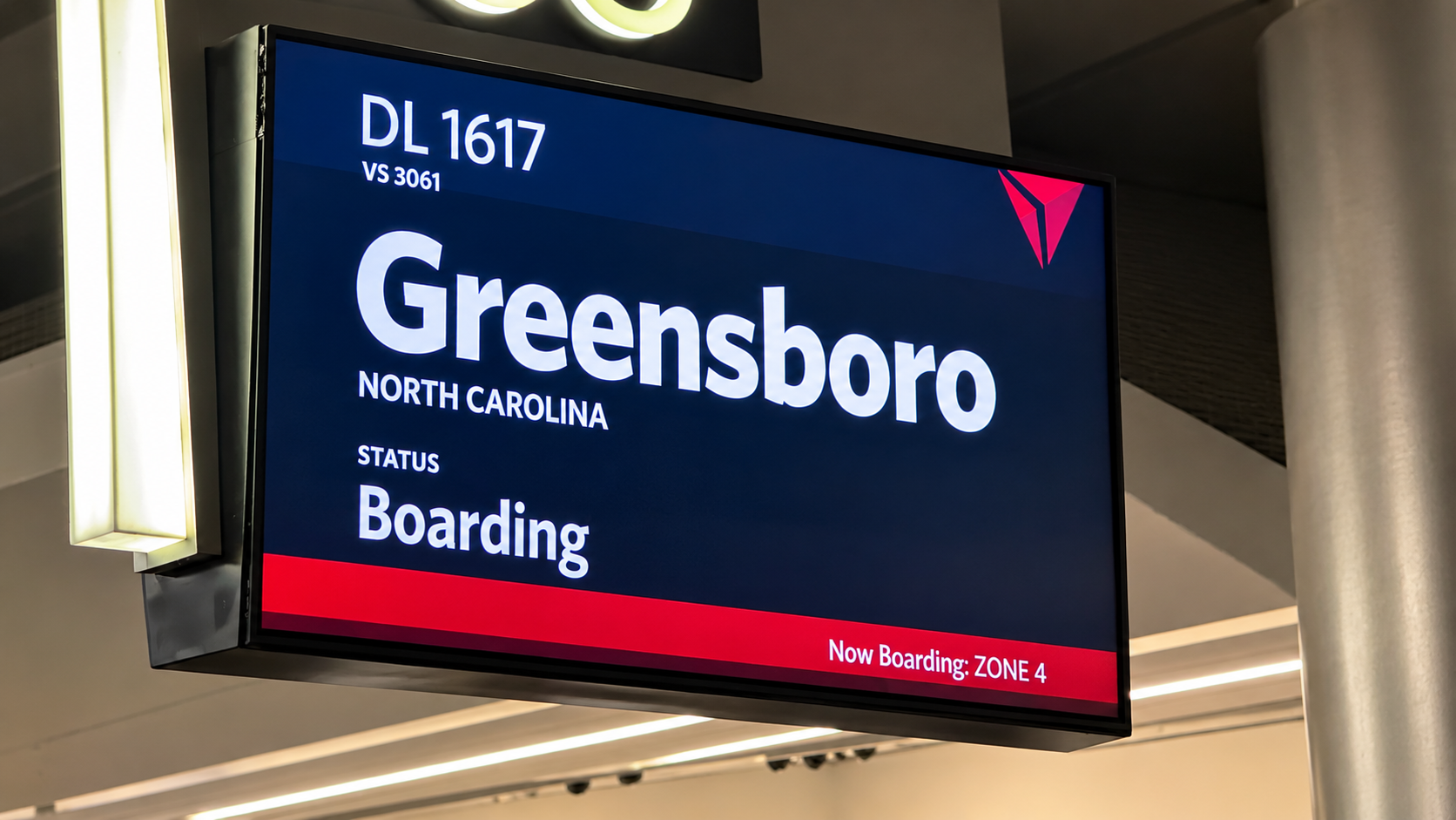 Boarding-Anzeige für einen Delta-Anschlussflug nach Greensboro in North Carolina